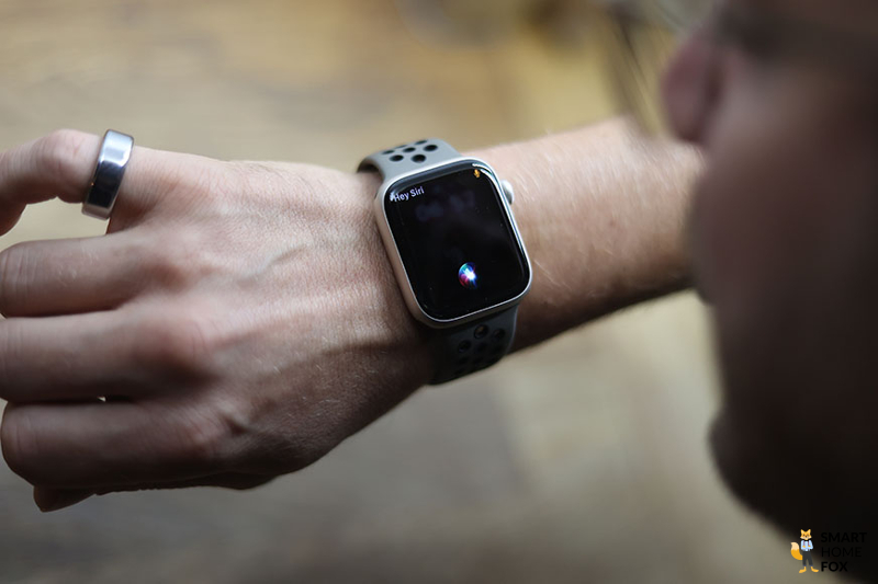 Man sieht Siri auf der Apple Watch 8.